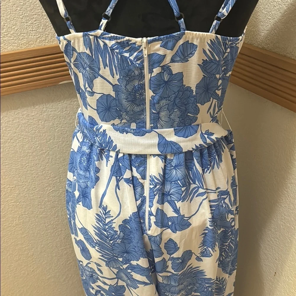 My Michelle Floral Blue and White Criss Cross Strap Wide Leg Jumpsuit Size 5! - Picture 11 of 16
